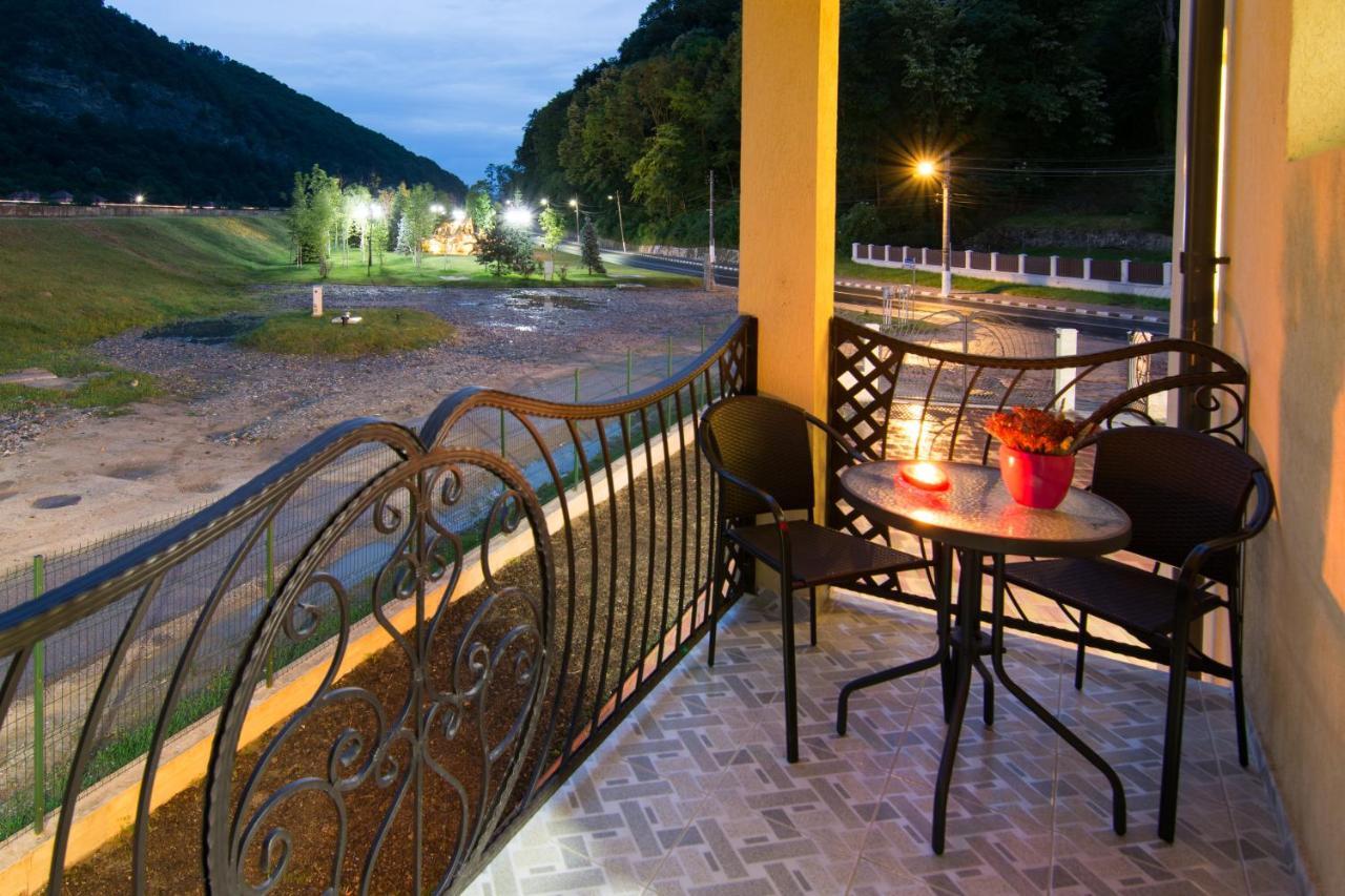 Vila Poienita Caciulata Calimanesti Ngoại thất bức ảnh
